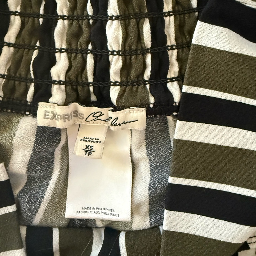 Express Black and White Striped Wide Leg Petite Pants - Picture 6 of 6